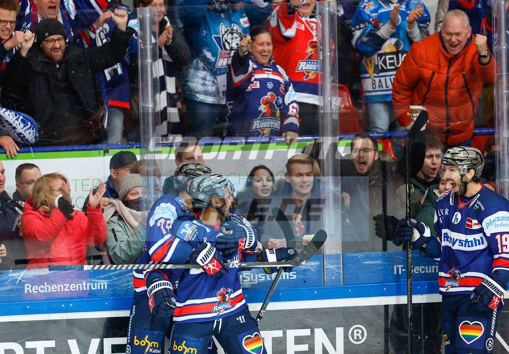 Iserlohn Roosters - Duesseldorfer EG | 
DEL: Iserlohn Roosters - Duesseldorfer EG - Realisiert mit Pictrs.com