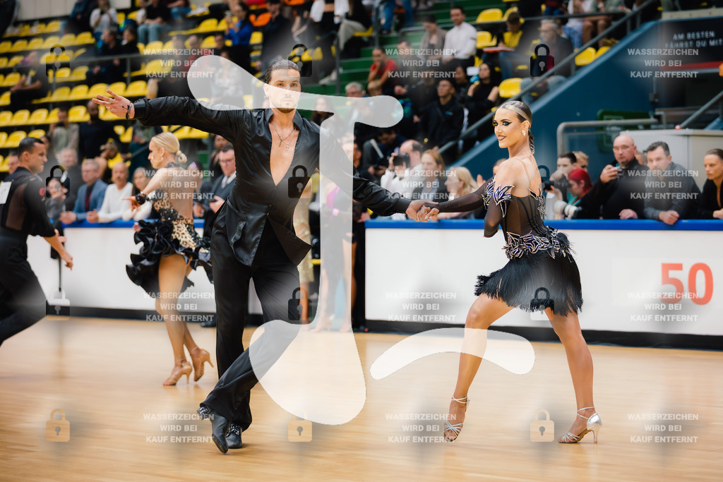 Hessen Tanzt WDSF International Open Latin 11th (43) Justin Lauer _ Rita Schumichin (TSC Saltatio Neustadt im TV 1860 Mußbach)-2025-05-18-4844 | Webshop for digital downloads and prints of dance sport, event & show photographer Julian Link - Realisiert mit Pictrs.com
