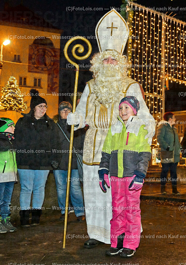 ALP7591_Wieselburger Advent_Nikolaus | (C)FotoLois.com, Alois Spandl, Wieselburger Advent im Schlosspark, Besuch durch den Hl. Nikolaus und seinen Krampussen, Sa 3. Dezember 2022.