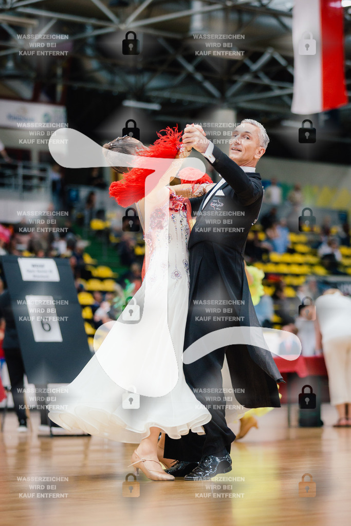 Hessen Tanzt WDSF Open Senior III Standard 75th (276) Thomas Leyer _ Petra Leyer (TSG Leverkusen e.V.)-2025-05-17-8128 | Webshop for digital downloads and prints of dance sport, event & show photographer Julian Link - Realisiert mit Pictrs.com
