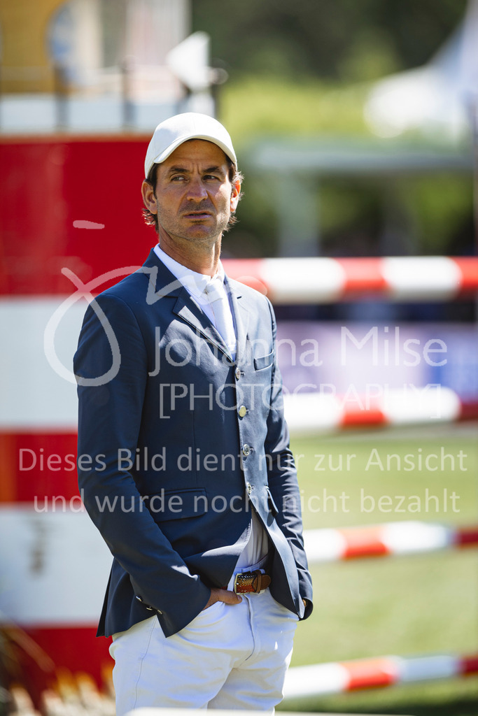 240511_Hamburg_GP-203 | Deine schönsten Turniermomente als professionelle Fotos! Entdecke hochwertige Pferdesport-Fotografie im Online-Shop. Jetzt Fotos finden & bestellen!