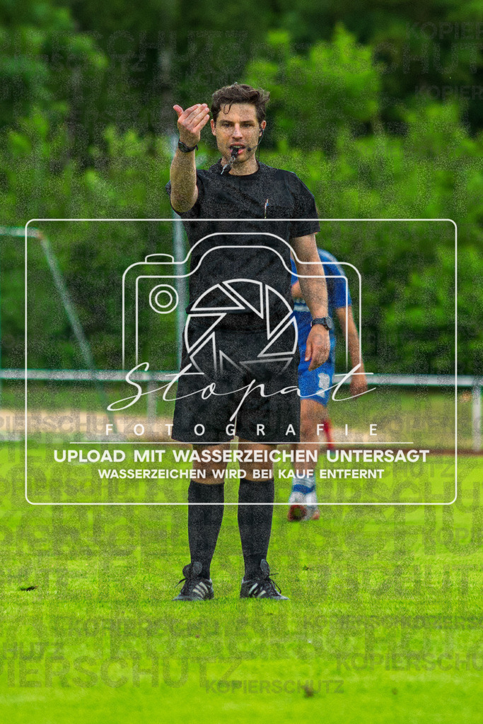 Landesliga Herren LG - TV Jahn Schneverdingen vs. MTV Eintracht Celle | Henrik Specht (Schiedsrichter); Landesliga Herren LG - TV Jahn Schneverdingen vs. MTV Eintracht Celle am 06.06.2026 in Osterwaldstadion, Schneverdingen - Realisiert mit Pictrs.com