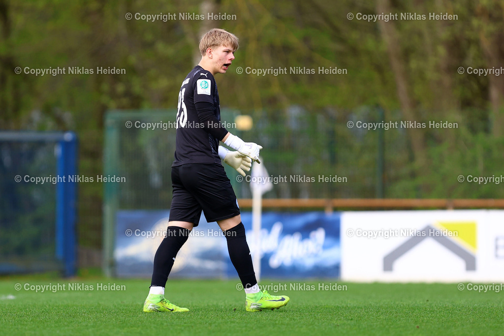 NH_HolsteinKielU19_1FCHeidenheimU19_DFBNachwuchsliga_18042026 | #23 Timon Stührwohldt (Holstein Kiel U19)Fußball I Herren I U19 DFB-Nachwuchsliga Hauptrunde Liga A, Gruppe B I Saison 2025-2026 I 9. Spieltag I Holstein Kiel U19 - 1. FC Heidenheim U19 I 18.04..2026 I Citti-Fußball-Park