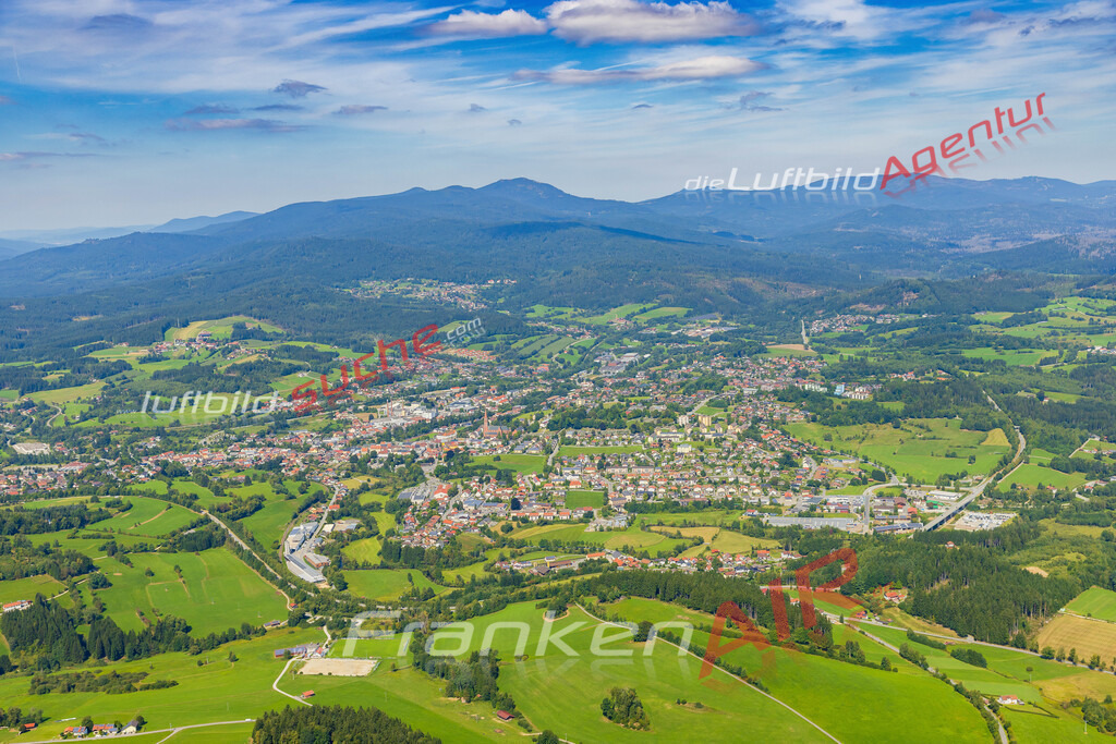 zwiesel-besonderes-geschenk-5261-jahr-2025 | Luftaufnahme der Stadt Zwiesel - Die Luftaufnahme wurde 2025 vom UL-Flugzeug heraus erstellt ( keine Drohne ) - Hochauflösende Luftaufnahme - für professionelle Ausdrucke geeignet. Die Geschenkidee !Mit Lizenz und Bildrechte bestellbar