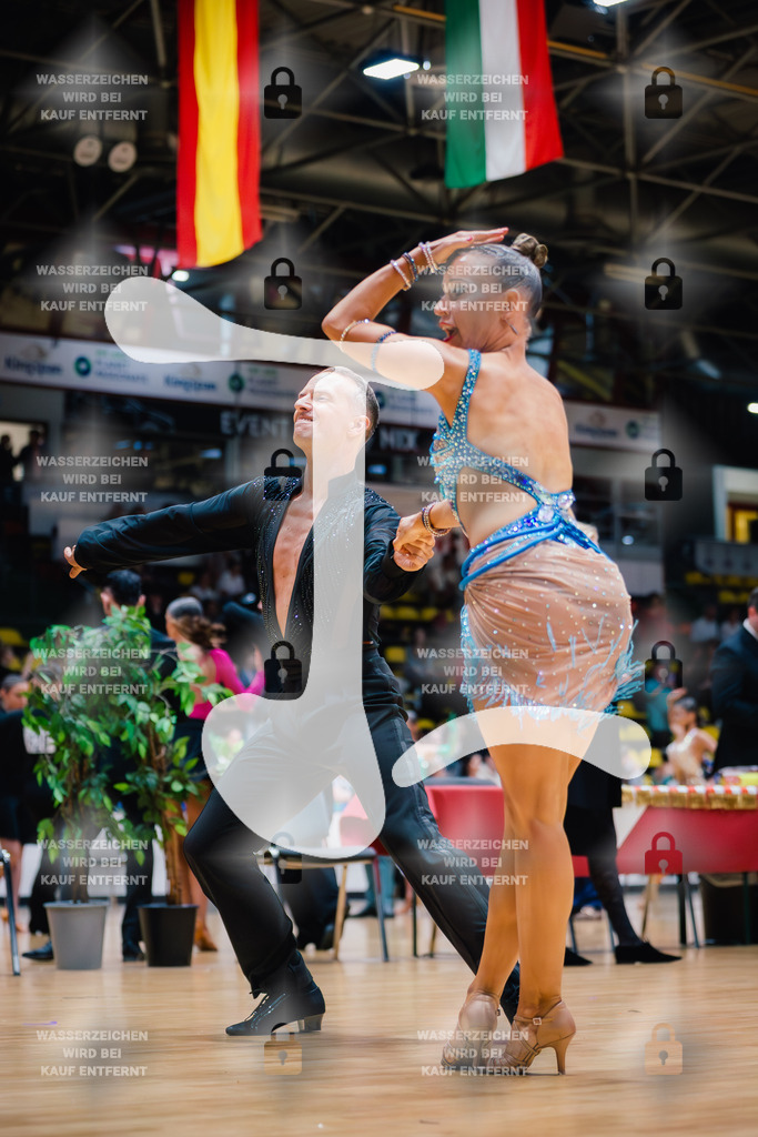 Hessen Tanzt WDSF Open Senior I Latin 11th (242) Thomas Unterer _ Ines Unterer (Regio Tanzclub Freiburg)-2025-05-17-1995 | Webshop for digital downloads and prints of dance sport, event & show photographer Julian Link - Realisiert mit Pictrs.com