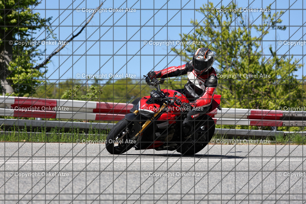 IMG_9929 | Fotograf am Kyffhäuser. Onkel Atze. Kyffhäuser Rennstrecke. Café36. Motorsportfotografie. - Realisiert mit Pictrs.com
