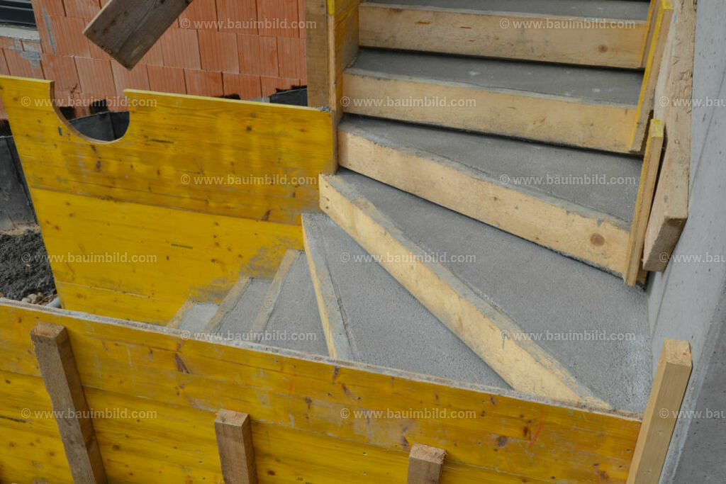 bib-lg04-betonarbeiten-treppen-0762 | Nach LV-Leistungsgruppen sortierte Detailfotos über den Bau eines Hauses. Alle Hausbau-Bilder direkt vom Urheber und Autor der Website Haus-Selber-Bauen.com