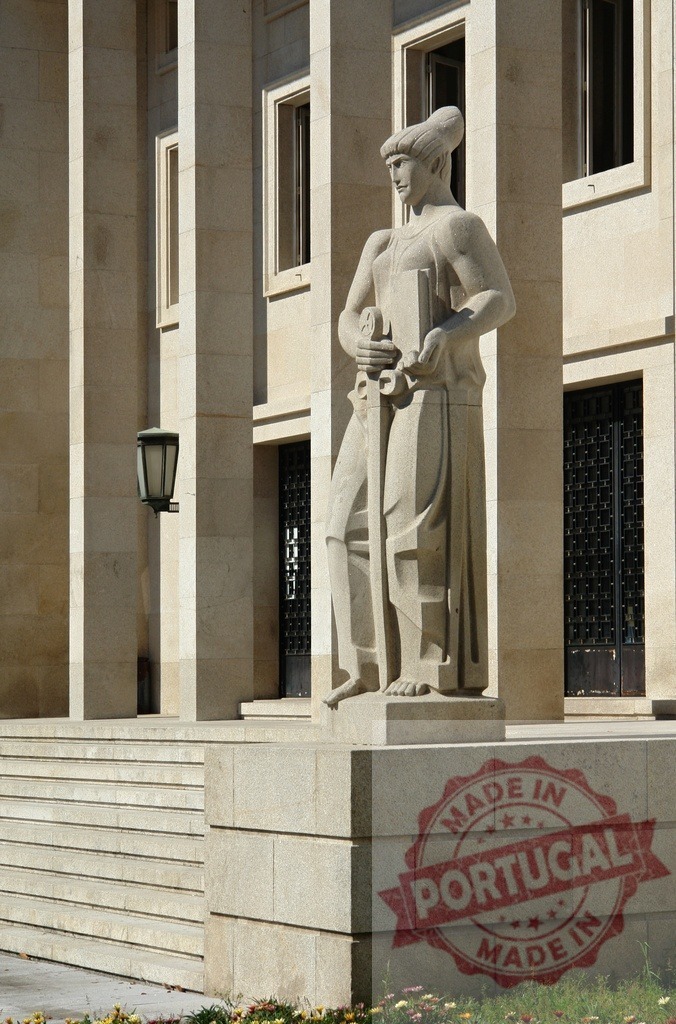 Justice statue standing in front of the Law Court building. Region Norte - Portugal | Justice statue holding a book and sword in front of a classical building - Realisiert mit Pictrs.com