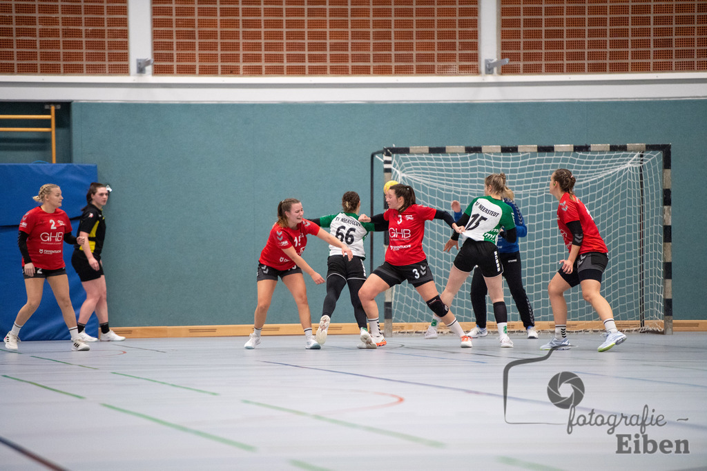 SG FriPe-TV Neerstedt | Oberliga Frauen; SG FriPe (rot)-TV Neerstedt (weiß) am 04.02.2023; in Petersfehn (Sporthalle Im Schulpacken), Photo: Philip Eiben 2023 - Realisiert mit Pictrs.com