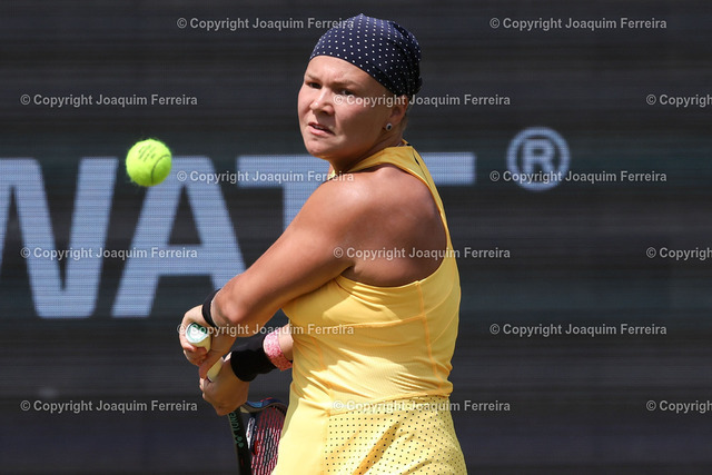 2400628_badhom_0839 Kopie | 28.06.2024 Damen Tennis Bad Homburg Open 2024 Halbfinale Diana Shnaider - Emma Navarro (USA)Bild: v. li. Diana Shnaider spielt eine Rückhand. - Realisiert mit Pictrs.com
