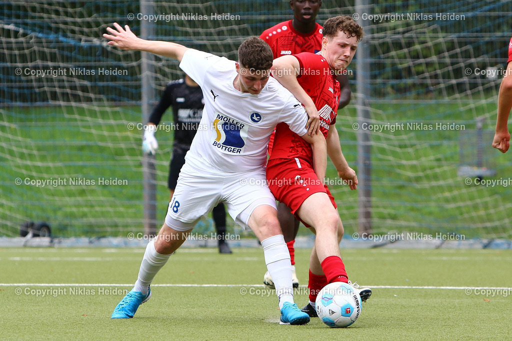 NH_USCPaloma_TSVSasel_OberligaHamburg_18082024 | #18 Maurice Schwäbe (USC Paloma), #14 Lasse Bernhard Lüttgen (TSV Sasel)Fußball I Herren I Gamesright Oberliga Hamburg I Saison 2024-2025 I 3. Spieltag I USC Paloma - TSV Sasel I 18.08..2024 I Jonny-Rehbein-Sportplatz