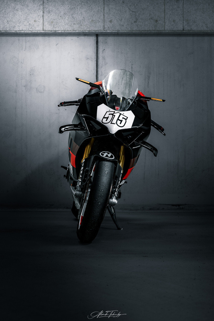 Ducati Panigale V4S | Entdecken Sie die faszinierende Welt von Alexander Tschuncky Arts: Kreative Fotografie, atemberaubende Automobilkunst und hochwertiger Bilderdruck. Lassen Sie sich inspirieren! - Realisiert mit Pictrs.com