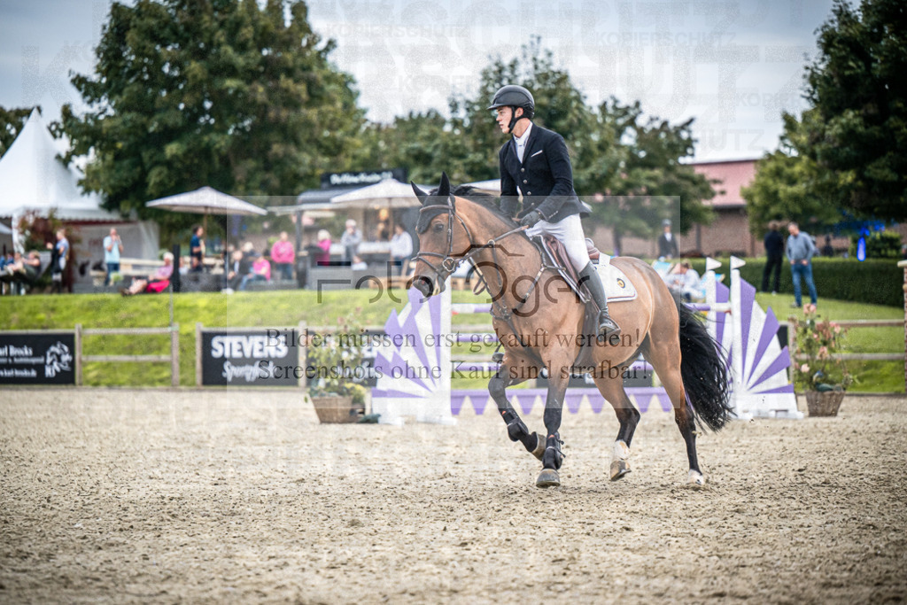 DOS_8864 | Entdecke hochwertige Reitturnierfotos von Foto Oger. Professionell, emotional und authentisch – jetzt Lieblingsmomente im Shop bestellen.Deutschlandweite Turnierfotografie. - Realisiert mit Pictrs.com