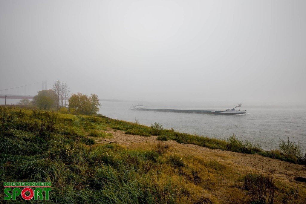 SchiffeRheinImNebel_051120_06 | Bildergalerie von Sport-Ereignissen aber auch von weiteren spannenden Dingen - nicht nur vom Niederrhein. In Anlehnung an den bekannten Spruch von Hanns Dieter Hüsch heißt das Motto: "Niederrhein ist überall".  - Realisiert mit Pictrs.com