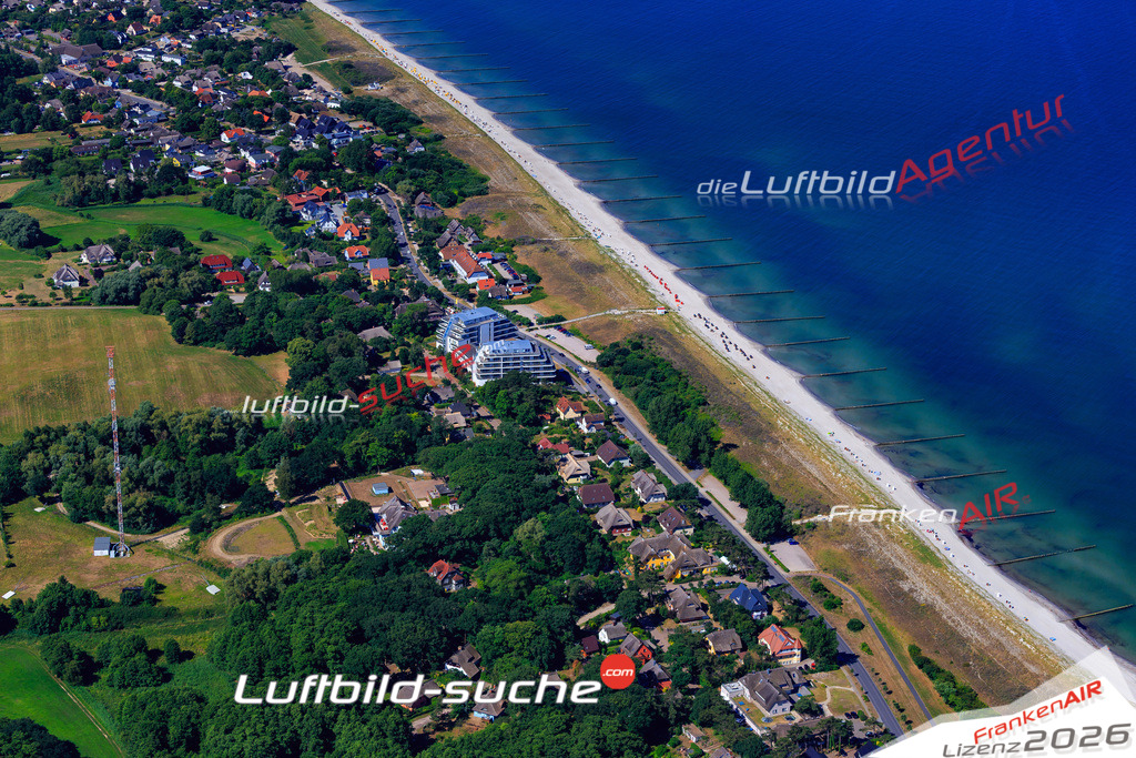 Die Luftbildaufnahme Ostseebad - Ahrenshoop wurde 2018 mittels Flugzeug (keine Drohne) erstellt. Perfekte Schärfe und Druck- Auflösung- Garantiert!