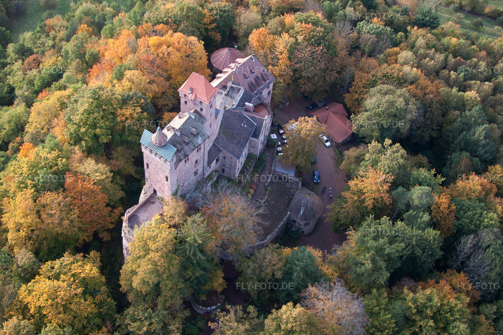 Luftbild: Burganlage des Schloß Berwartstein im Herbstlaub in Erlenbach bei Dahn im Bundesland Rheinland-Pfalz in Deutschland. Foto: IMG_53946.jpg vom 20.10.2012 durch Werner Riehm/FLY-FOTO.de