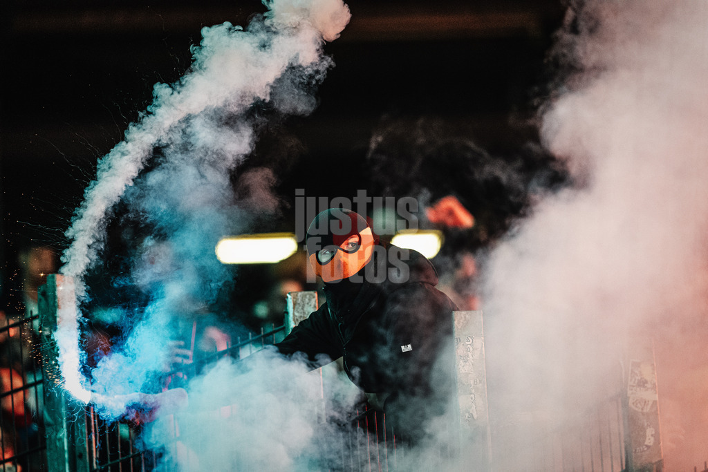 Fußball | Herren | Saison 2023/2024 | Play-Offs Europa League | FC Shakhtar Donetsk (UKR) vs. Olympique Marseille (FRA) | 15.02.2024 | Ein Hooligan von Olympique Marseille