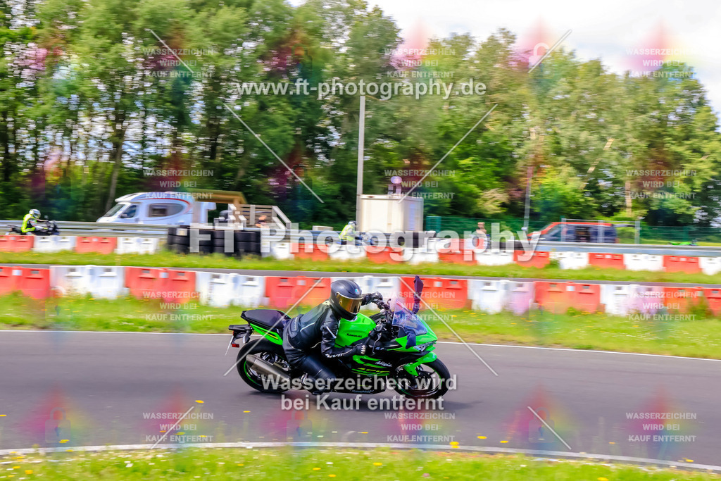 VBK-8206 | Hier findet Ihr Bilder von Touristenfahrten auf der Nürburgring Nordschleife oder von anderen Veranstaltungen die ich besucht habe. Viel Spass beim Durch Schauen 