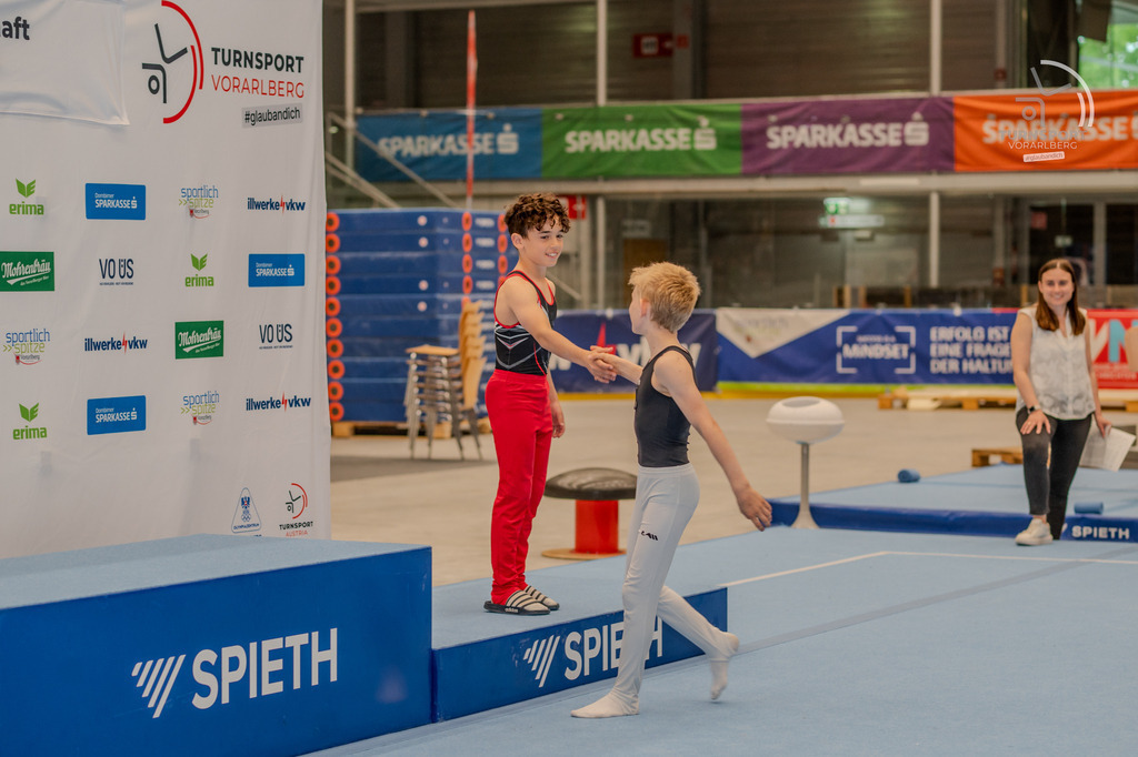 2025-04-12-Nacht_in_Tracht-1018 | "Fussifoto.com – Ihr Ansprechpartner für hochwertige Fotografie! Entdecken Sie kreative Bilder und professionelle Dienstleistungen. Kontaktieren Sie uns für Ihre Projekte!"