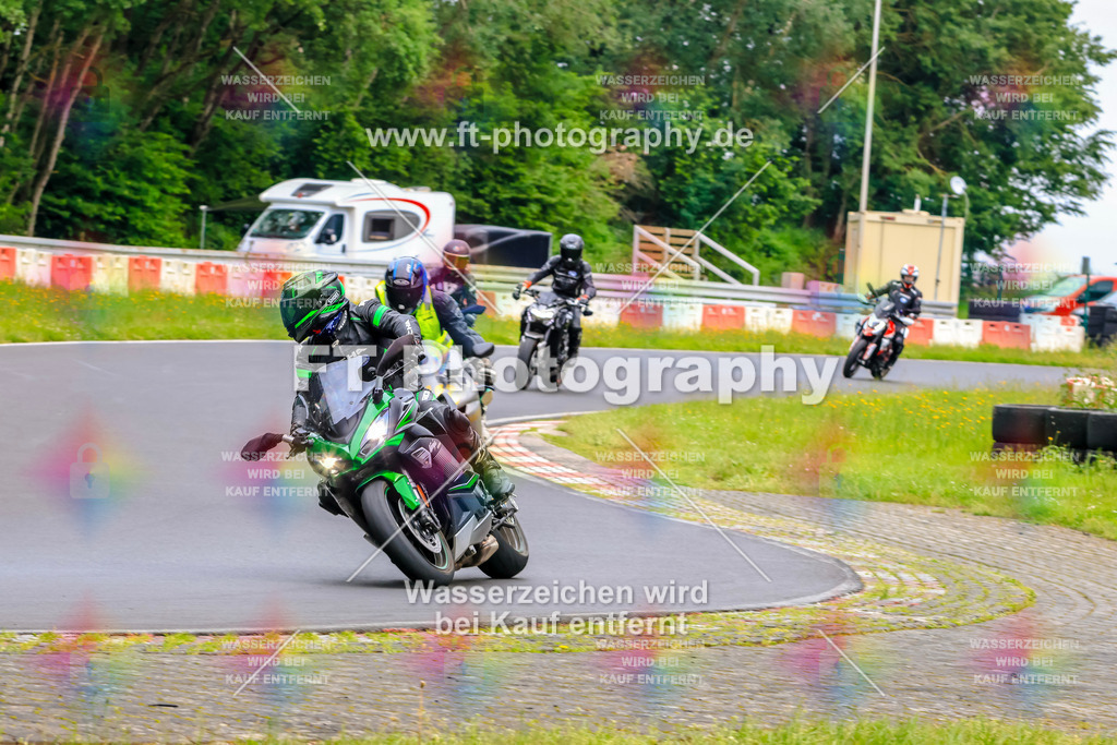 VBK-7875 | Hier findet Ihr Bilder von Touristenfahrten auf der Nürburgring Nordschleife oder von anderen Veranstaltungen die ich besucht habe. Viel Spass beim Durch Schauen 