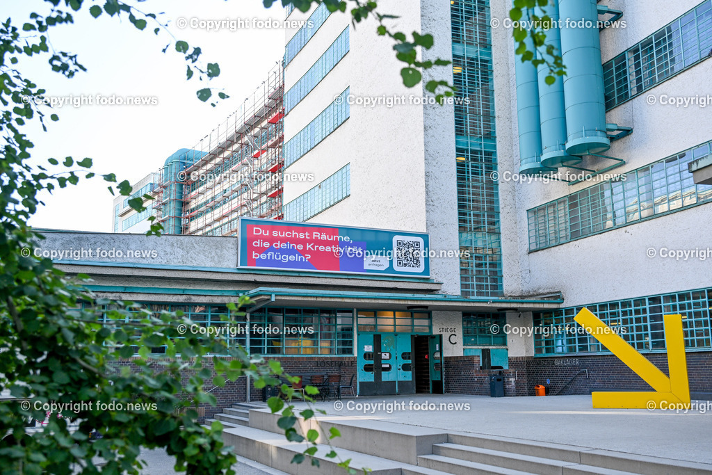 Linz_ Tabakfabrik Linz_ 12.08.2025-10 | 12.08.2025, LINZ, AUT, Tabakfabrik Linz, im Bild Themenbild, Tabakfabrik Linz, Moderne Base, Kreativzentrum, Linz, Oberoesterreich, Architektur, Industriekultur, Innovation, Co-Working, Start-ups, Kunst, Design, Digitalisierung, Veranstaltungen, Ausstellungen, Urbaner Raum, Netzwerken, Makerspace, Gruenderszene, Community, Transformation, Begegnungsort, Kreativwirtschaft, Zukunftsprojekt, Denkfabrik, Grand Garage, Symbolbild, Feature