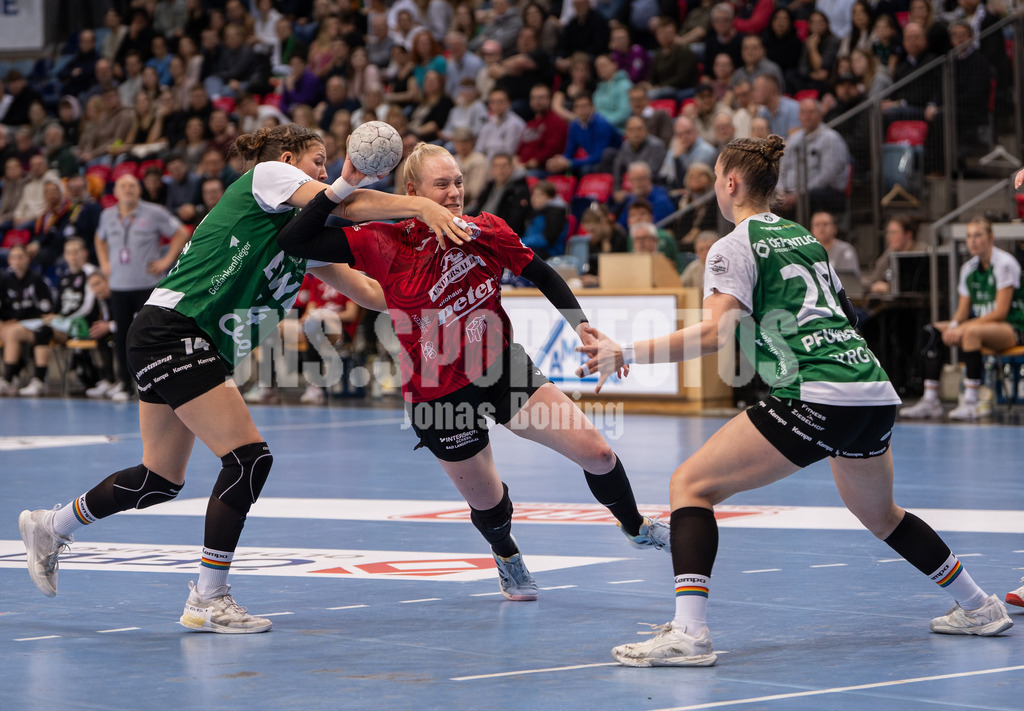 Handball I Frauen I Saison 2025-2026 I 1. HBF I 17. Spieltag I VFL Oldenburg - Thüringer HC I 0265 | Johanna Reichert (29, Thüringer HC) - Realisiert mit Pictrs.com