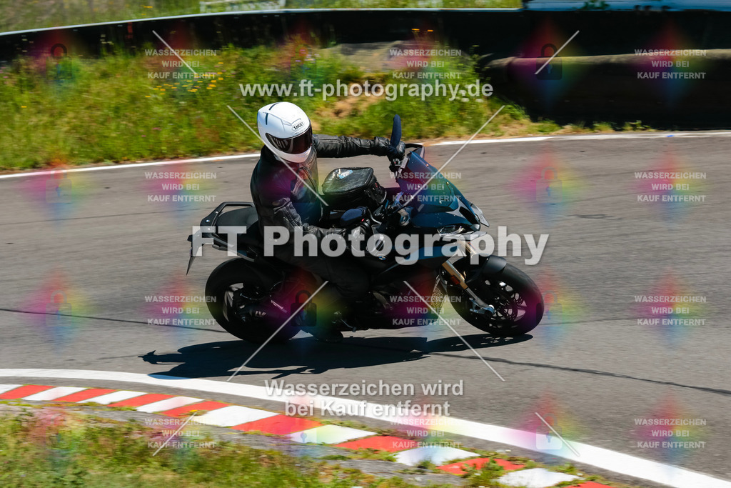 Moto-TeamOBK-22076 | Hier findet Ihr Bilder von Touristenfahrten auf der Nürburgring Nordschleife oder von anderen Veranstaltungen die ich besucht habe. Viel Spass beim Durch Schauen 