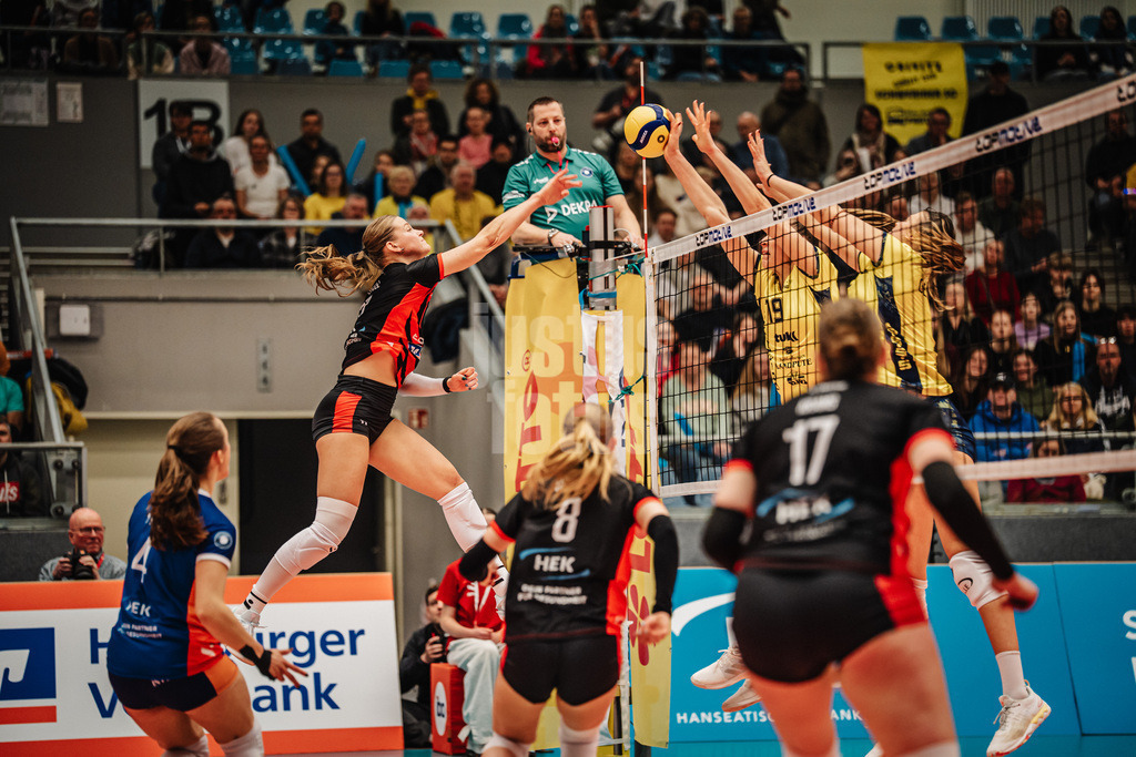 Volleyball | Frauen | Saison 2025/2026 | Volleyball Bundesliga | ETV Hamburger Volksbank Volleys vs. SSC Palmberg Schwerin | 17.01.2026 | Svea Frobel (#11, ETV Hamburger Volksbank Volleys) beim Angriff