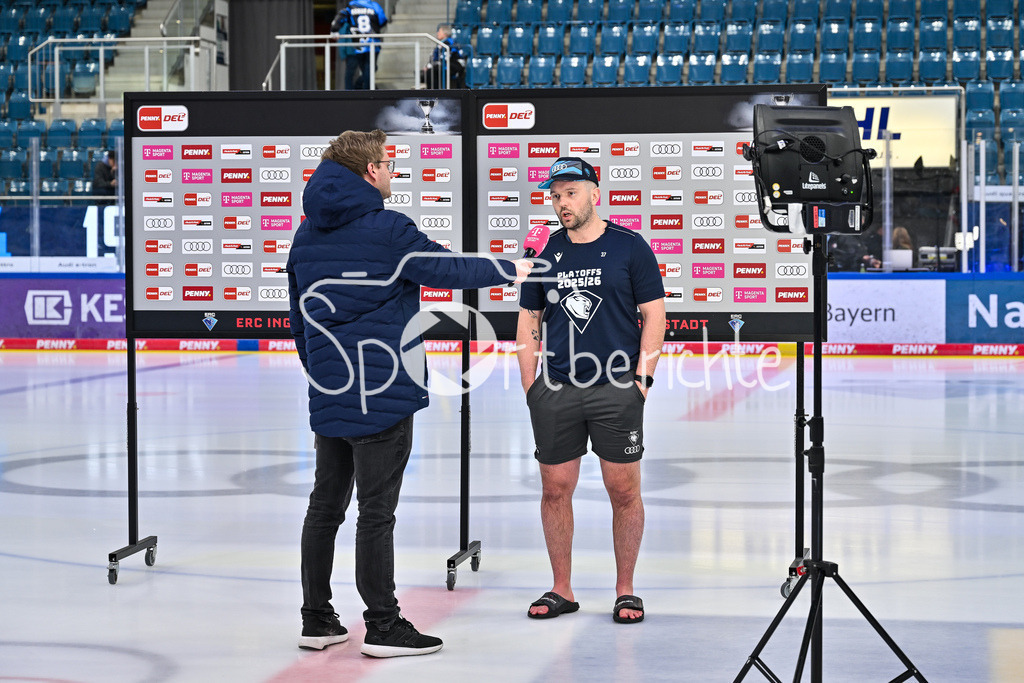 ERC Ingolstadt - EHC RB München | INGOLSTADT, GERMANY - 27. MAERZ: im Bild Riley BARBER (ERC Ingolstadt 37) beim Interview mit MagentaSport während dem Match zwischen dem ERC Ingolstadt und dem EHC RB München bei Spiel 2 des DEL Playoff Viertelfinales in der Saturn Arena