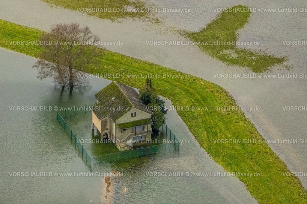 Schwerte231201477 | Luftbild, Ruhrhochwasser, Weihnachtshochwasser 2023, Fluss Ruhr tritt nach starken Regenfällen über die Ufer, Überschwemmungsgebiet,  Bäume und einzelnes Haus im Wasser nahe der A45 Autobahnbrücke Schwerte Ergste, Wandhofen, Schwerte, Ruhrgebiet, Nordrhein-Westfalen, Deutschland