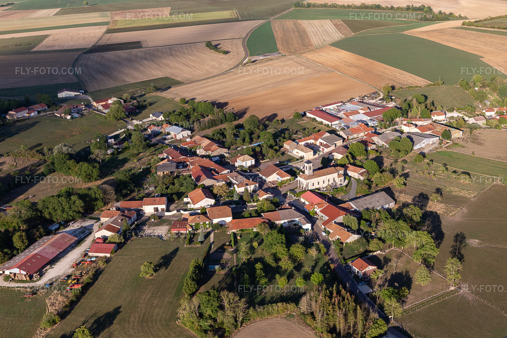Aerial view: View of the town in Cirfontaines-en-Ornois in the state Haute Marne, France. – Photo: IMG_134303.jpg taken on 09/03/2022 by Werner Riehm/FLY-FOTO.com – Resolution of the original: 4773 x 3182 px
