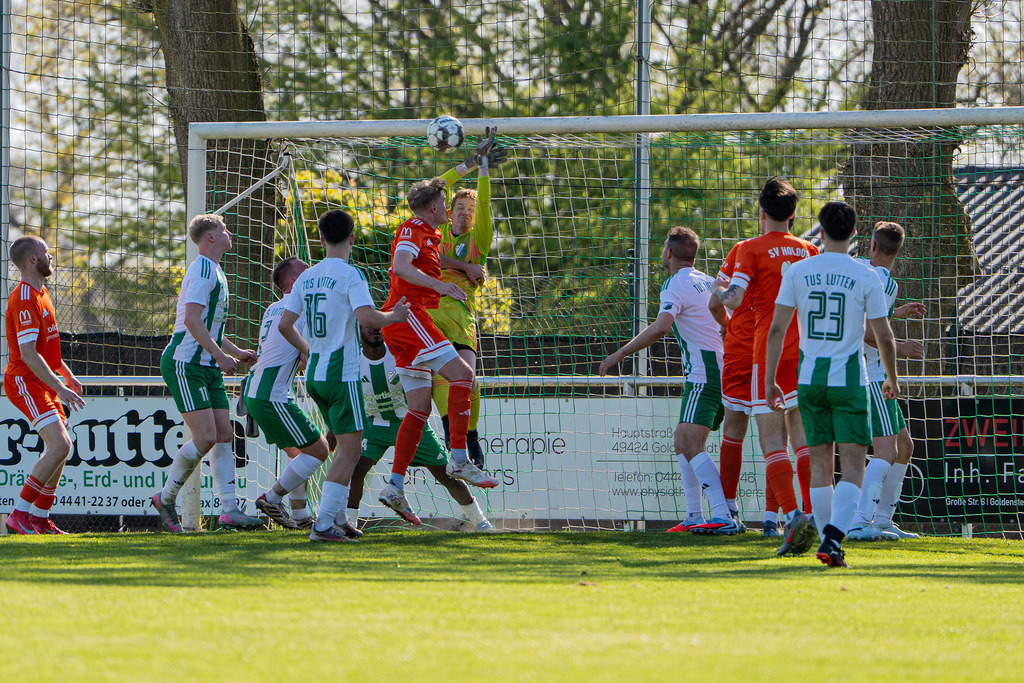 Fußball I Herren I Saison 2025-2026 I Bezirksliga Weser-Ems 4 I 29. Spieltag I TuS Lutten - SV Holdorf I 12390 | jns.sportfotos - Realisiert mit Pictrs.com