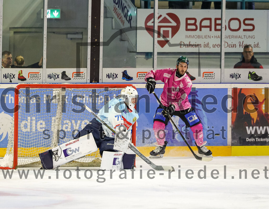 2025-10-05_041_TSV_Erding_gegen_Heilbronner_Falken | Erding, Deutschland, 05.10.2025:Eishockey, Oberliga Süd 2025 / 2026, 6. Spieltag, TSV Erding gegen Heilbronner Falken, Endergebnis: 3:1Torwart Franz Jokinen (Heilbronner Falken, #75), Maximilian Forster (Erding Gladiators, #81)Foto: Christian Riedel / fotografie-riedel.net