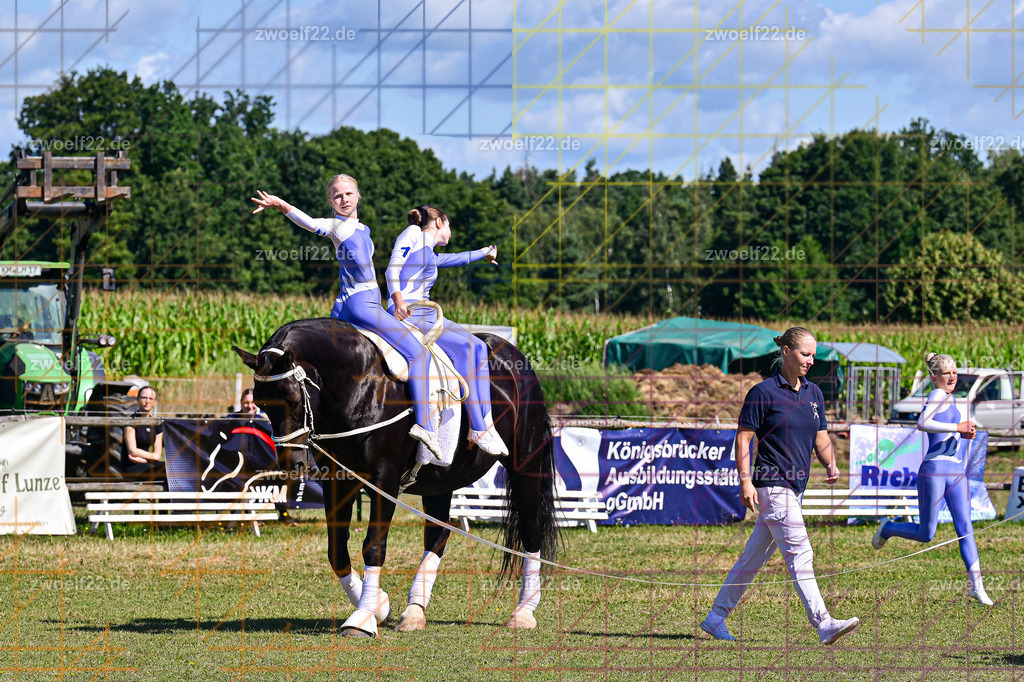30 Jahre RFV Pulsnitz e.V., Pulsnitz am 09.08.2026 | 30Jahre Reit- und Fahrverein Pulsnitz e.V., Pulsnitz am 08.08.26, Zur 28. breitensportlichen Veranstaltung des RFV Pulsnitz e.V. fanden verschiedene Wettbewerbe in nahezu allen Disziplinen des Pferdesport statt.- Voltigier-Wettbewerb im Schritt - Realisiert mit Pictrs.com