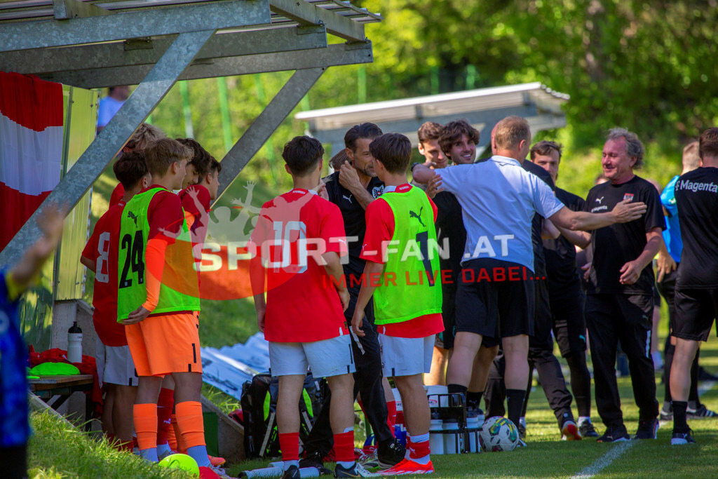 Fußball Halbfinale | Moritz Doujak (U15 Österreich #1) Fabio Ebner (U15 Österreich #10) Werner Germ Fußball Halbfinale, Irland U15 - Österreich U15 am 29.04.2024 in Arnoldstein (Sportplatz), Austria, (Photo by Ernst Krawagner sport-fan.at) - Realisiert mit Pictrs.com