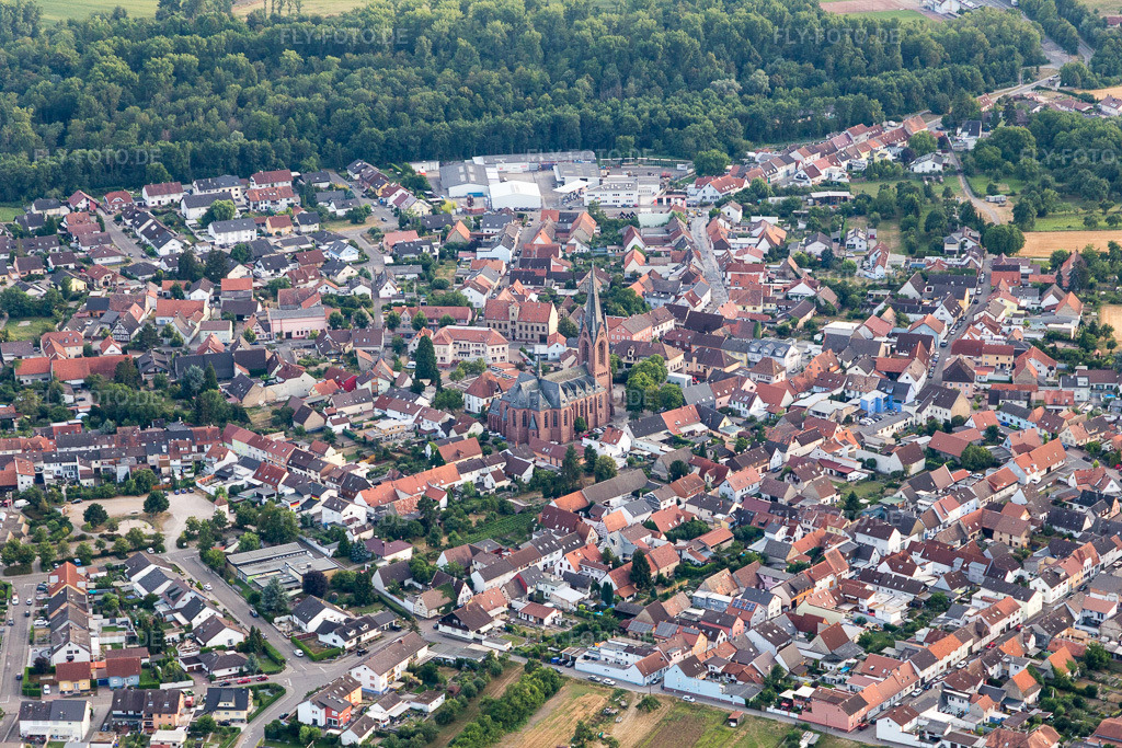 Luftbild: St. Vitus von Nordwesten im Ortsteil Rheinsheim in Philippsburg im Bundesland Baden-Württemberg in Deutschland. Foto: IMG_109078.jpg vom 19.07.2018 durch Werner Riehm/FLY-FOTO.de