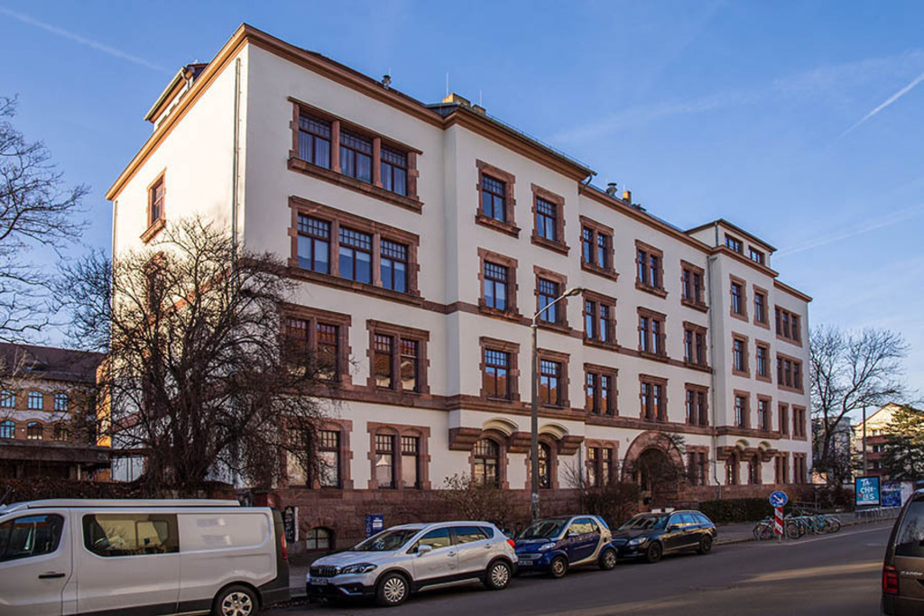 Connewitz - Haus der Demokratie | Entdecke über 20 Kategorien Leipzig-Motive: Foto-Downloads, hochwertige Poster, Leinwand- & Fine-Art-Prints. Jetzt Lieblingsfoto im Bildlexikon Leipzig Shop bestellen!