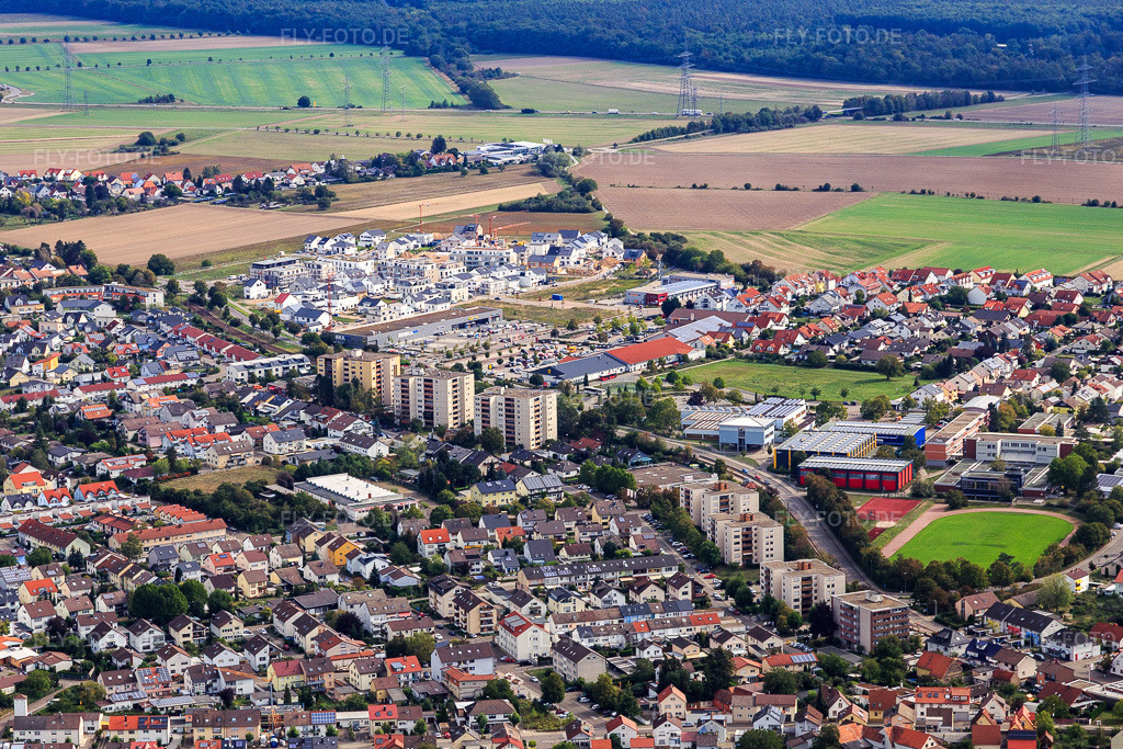 Luftbild: Neubaugebiet Am Biegen im Ortsteil Linkenheim in Linkenheim-Hochstetten im Bundesland Baden-Württemberg in Deutschland. Foto: IMG_122922.jpg vom 11.09.2020 durch Werner Riehm/FLY-FOTO.de