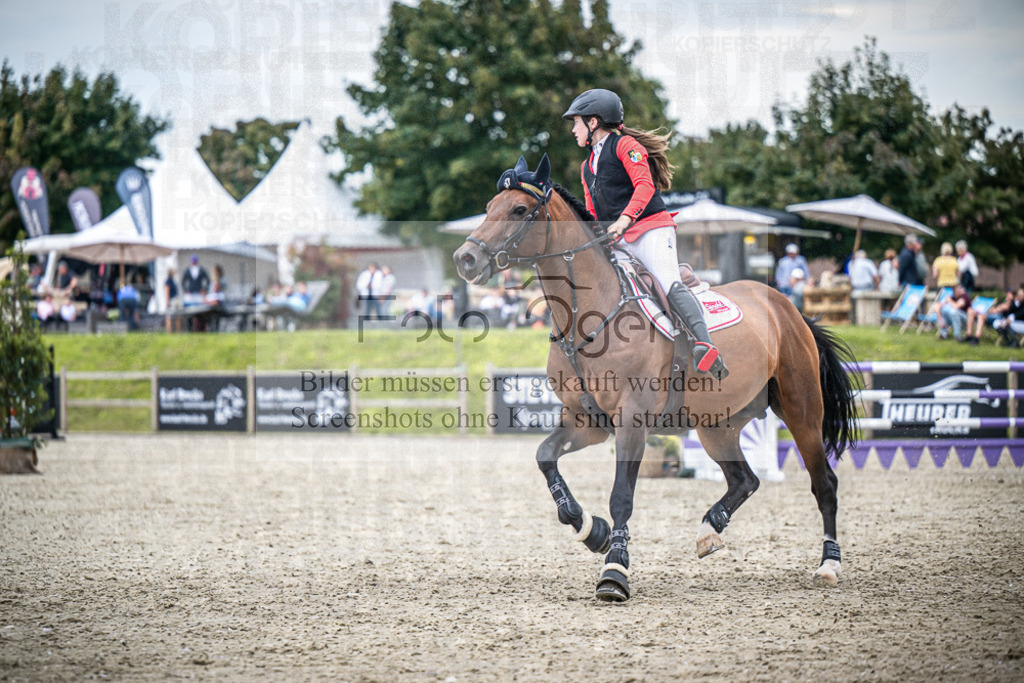 DOS_5085 | Entdecke hochwertige Reitturnierfotos von Foto Oger. Professionell, emotional und authentisch – jetzt Lieblingsmomente im Shop bestellen.Deutschlandweite Turnierfotografie. - Realisiert mit Pictrs.com