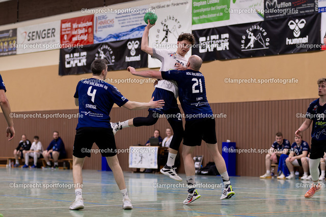 Handball I Herren I Saison 2025-2026 I SHSE Manfred-Frank-Pokal I Viertelfinale I HSG Kalkberg 06 II - HSG Kalkberg 06 129 | v.l. Alexander Stange (6, , HSG Kalkberg 06), Thilo Mattes Steffek (20, HSG Kalkberg 06 II), Stephan Lorey (21, HSG Kalkberg 06) - Realisiert mit Pictrs.com
