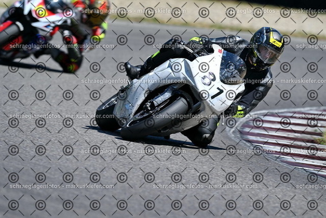 26bt04-0429 | markuskiefer.com - Realisiert mit Pictrs.com