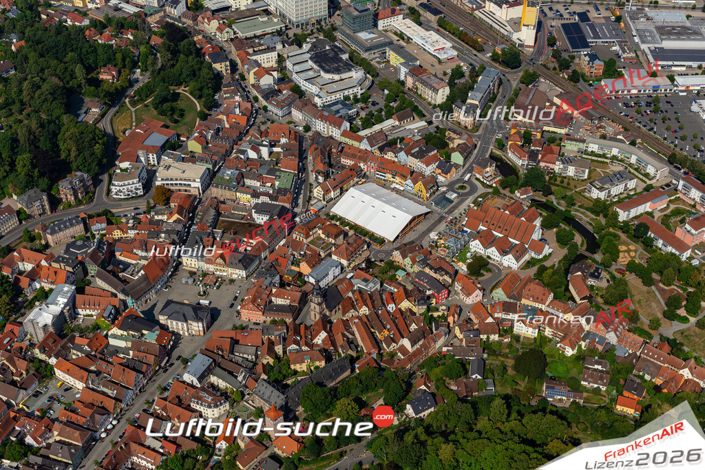 Die Luftbildaufnahme Bierfest-2019 - Kulmbach wurde 2019 mittels Flugzeug (keine Drohne) erstellt. Perfekte Schärfe und Druck- Ergebnisse- Garantiert!