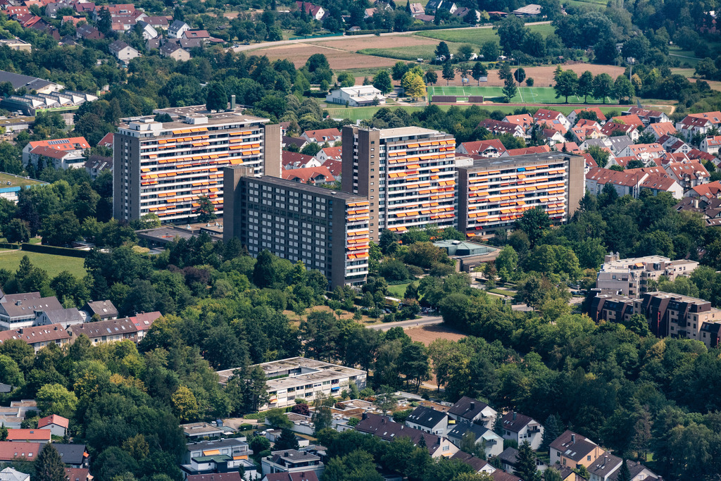 dr__0015858.jpg | STUTTGART 03.08.2018 Hochhaus- Ensemble in Stuttgart im Bundesland Baden-Württemberg, Deutschland. // High-rise ensemble of in Stuttgart in the state Baden-Wurttemberg, Germany. Foto: Daniel Reiter