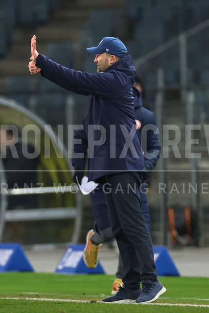 Austrian Bundesliga: Grazer AK 1902 vs LASK | GRAZ, AUSTRIA, 13.DEC.25 - SOCCER - ADMIRAL Bundesliga, Grazer AK 1902 vs LASK. The image shows head coach Ferdinand Feldhofer (GAK).