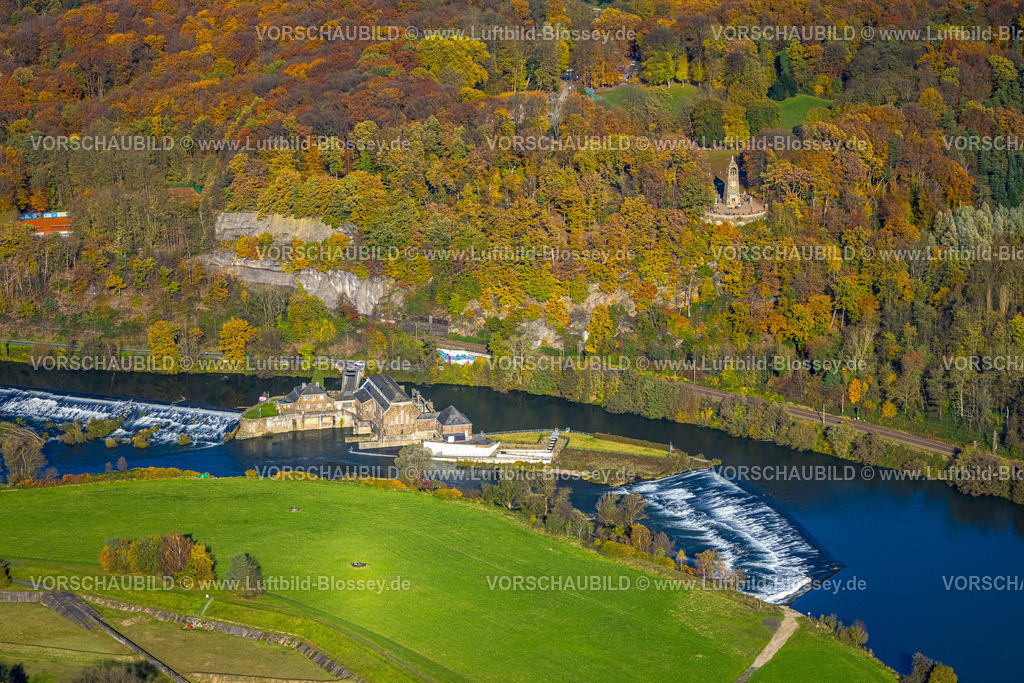 Witten231100856 | Luftbild, Naherholungsgebiet Hohenstein, Wasserwerk Hohenstein am Fluss Ruhr im Ruhrtal und das Bergerdenkmal im herbstlichen Wald mit Laubbäumen in leuchtenden Herbstfarben, Witten, Ruhrgebiet, Nordrhein-Westfalen, Deutschland