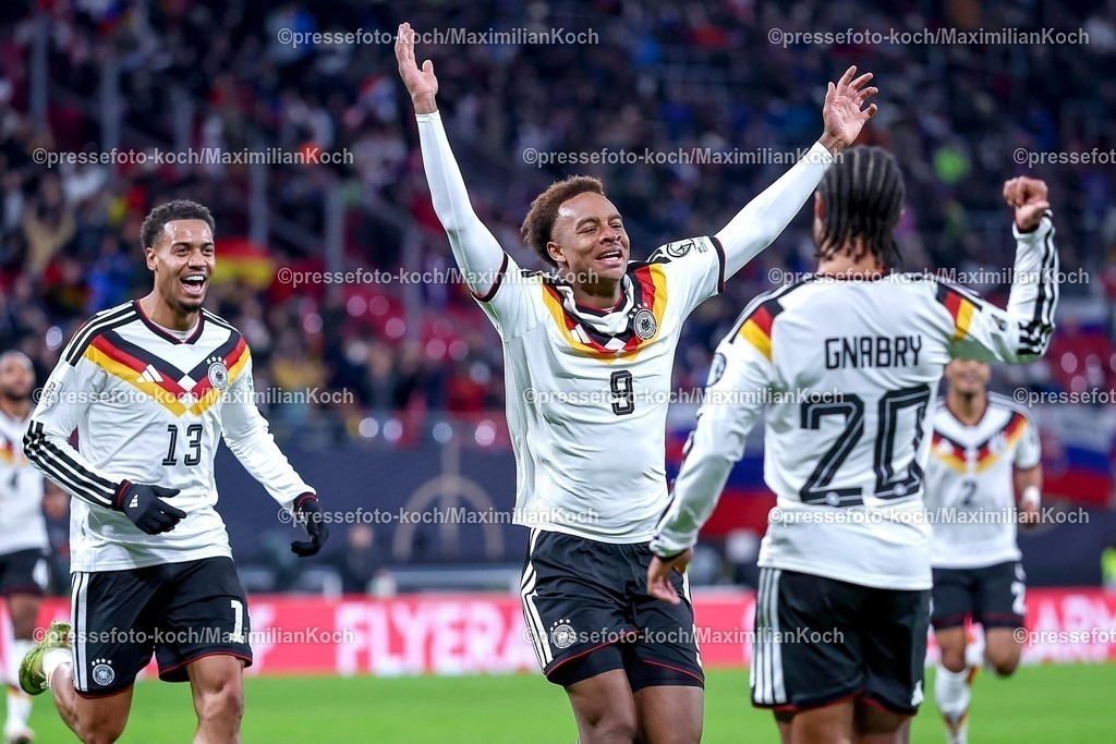 DFB17112503057 | 17.11.2025, Fußball, Länderspiel, WM-Qualifikation Europa, Deutschland - Slowakei, Red Bull Arena (Leipzig), 10. Spieltag, Saison 2025 2026: Torjubel nach dem Tor zum 6:0 durch Torschütze Forzan Assan Ouedraogo (GER #09)  zusammen mit   Felix Nmecha (GER #13) Serge Gnabry (GER #20) Regulations prohibit any use of photographs as image sequences and or quasi-video.