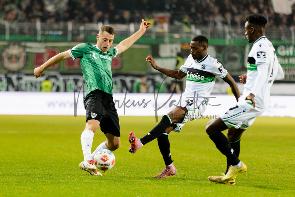 2. Bundesliga, Saison 2025/26, 15. Spieltag: SC Preußen Münster - Hannover 96 | Münster, 05.12.2025: 2. Bundesliga, 15. Spieltag, SC Preußen Münster gegen Hannover 96 im LVM-Preußenstadion in Münster. Foto: sportfotografie.ms | Markus Paletta - Realisiert mit Pictrs.com