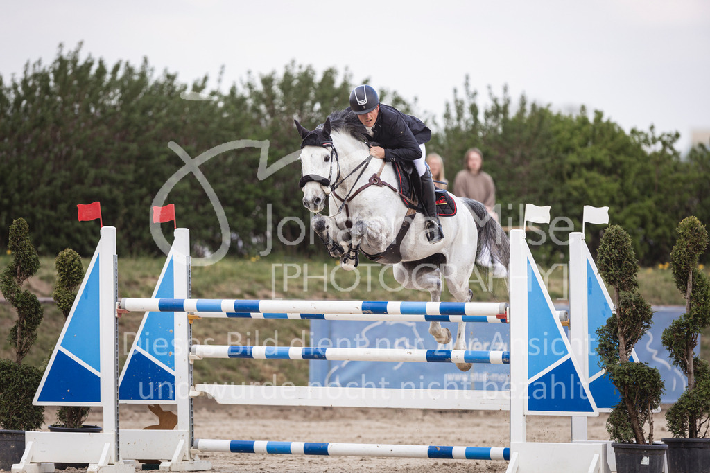 250416_M2-Springen-442 | Deine schönsten Turniermomente als professionelle Fotos! Entdecke hochwertige Pferdesport-Fotografie im Online-Shop. Jetzt Fotos finden & bestellen!