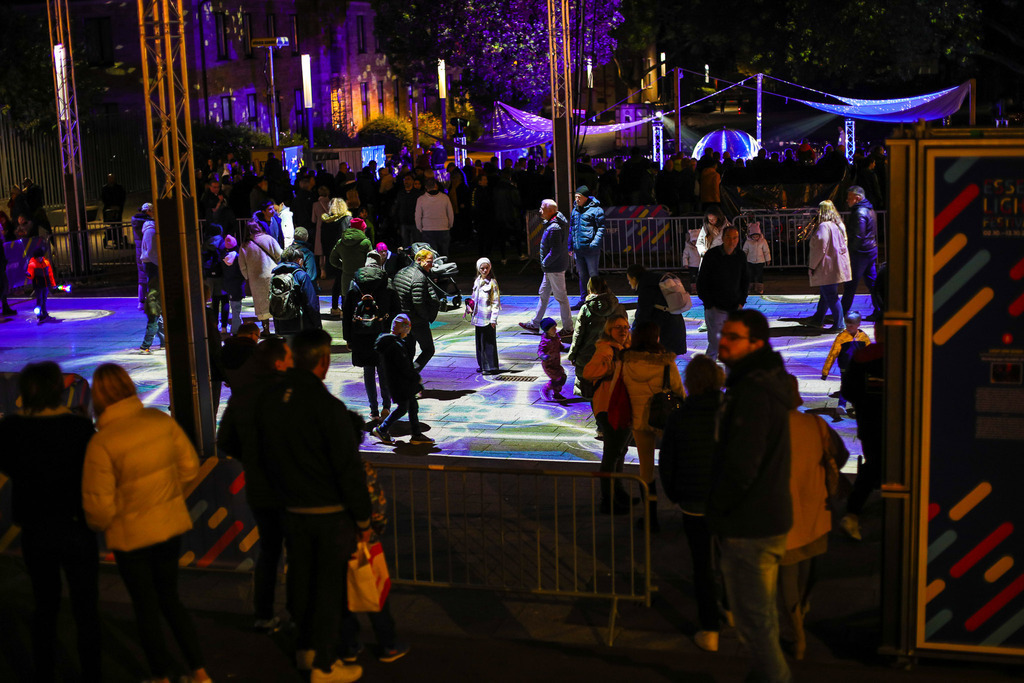 06 Light Connector_001 | Bildergalerie von Sport-Ereignissen aber auch von weiteren spannenden Dingen - nicht nur vom Niederrhein. In Anlehnung an den bekannten Spruch von Hanns Dieter Hüsch heißt das Motto: "Niederrhein ist überall".  - Realisiert mit Pictrs.com