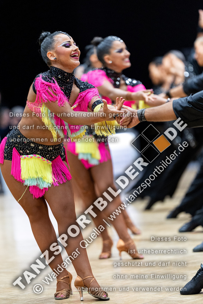 20240113-10922 | Hier finden Sie Tanz Bilder vom Latein und Standard Formationen tanzen. Sportbilder vom Tanzsport. Schöne Fotos und von Weltmeisterschaft, Europameisterschaft, Bundesliga, Regionalliga, Oberliga und Landesliga sowie von GOC Stuttgart, DanceComp, WM Bremen